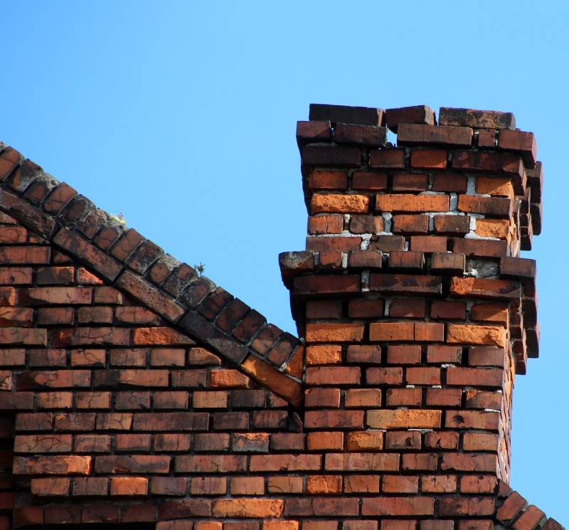 Signs Your El Segundo Home Needs a Chimney Inspection Damaged chimney on an El Segundo home showing cracks and missing mortar